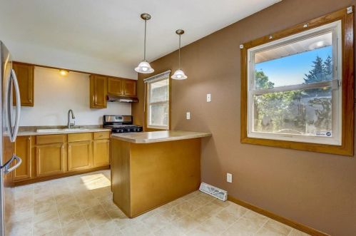 6728 51st St, Milwaukee, WI 53223-6037