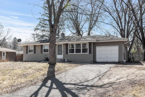 2300 Golfview Dr, Saint Paul, MN 55110-5505