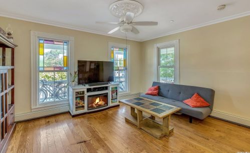 222 Cedar Ln, Babylon NY  11702-4417 exterior