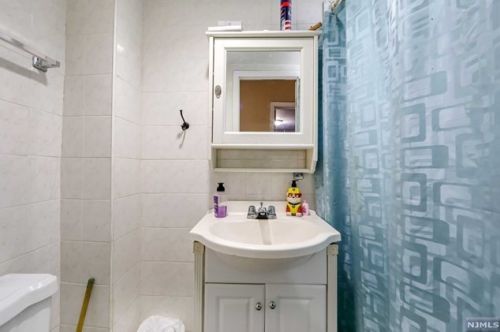 242 Franklin Ave, Hasbrouck Heights NJ 07604-1202 exterior