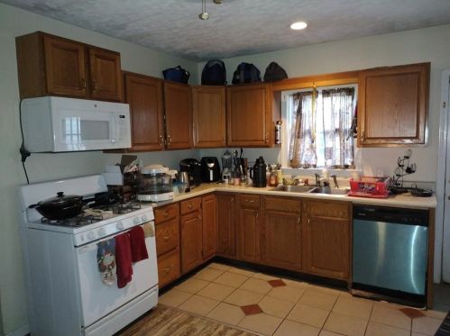 34 Mailloux St, Woonsocket RI 02895-3409 exterior