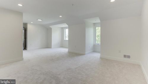 907 Gilbert Rd, Rockville MD  20851-1315 exterior