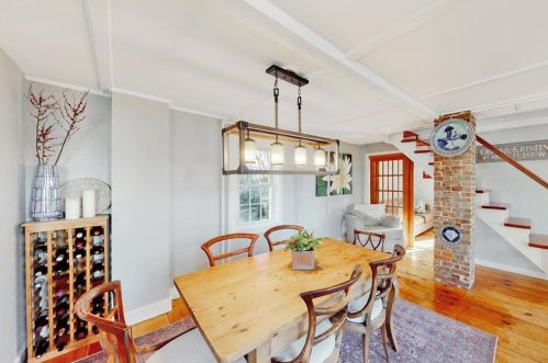 23 Baptist St, Middletown RI 02840-2520 exterior