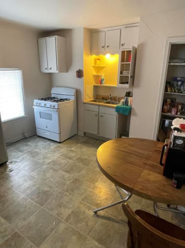 412 Forest St, Kalamazoo, MI 49001-2771