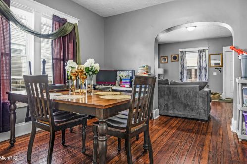 616 Liberty St, Grand Rapids MI 49503-8067 exterior