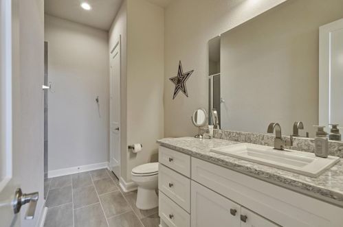 98 Lk Est Dr, Montgomery TX 77356-8066 exterior