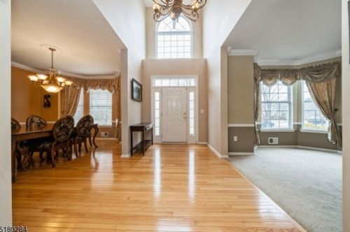 37 Dorset Dr, Hackettstown, NJ 07840-5010