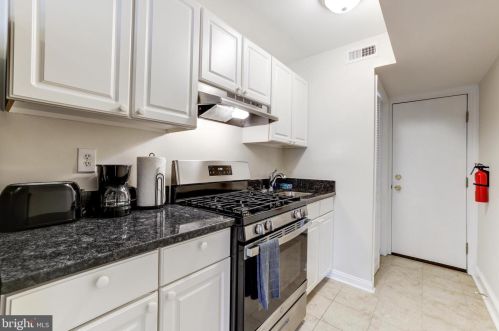 916 19 St, Washington DC 20002-4085 exterior