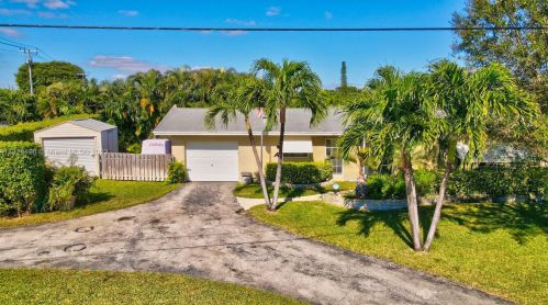 1083 25 Ave, Boynton Beach FL 33435-6731 exterior