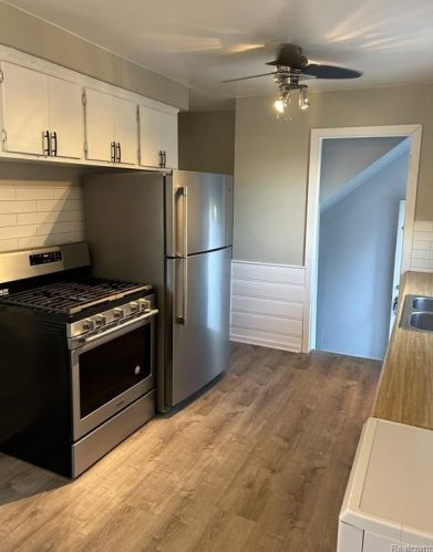 285 Maple Rd, Clawson MI  48017-1182 exterior