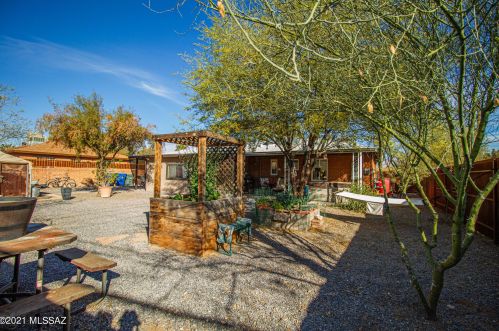 4744 13 St, Tucson AZ 85719-6213 exterior