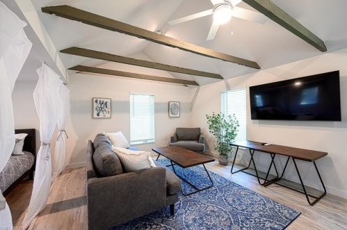 1315 Sandpiper St, Naples FL 34102-1508 exterior