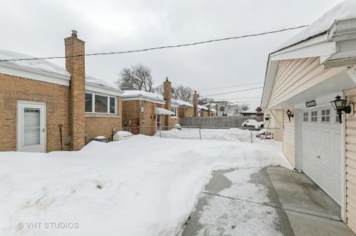 5146 Nordica Ave, Chicago IL 60638-1017 exterior