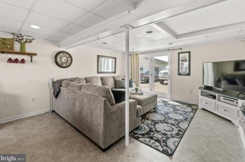 7504 Picnic Wood Rd, Middletown MD 21769-8223 exterior