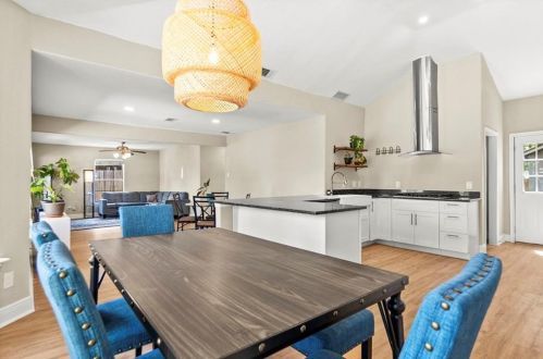 6609 Cruz St, Austin TX 78741-3519 exterior