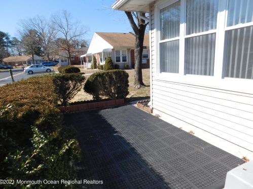 23 Snowberry Ln, Lakehurst, NJ 08759-3086