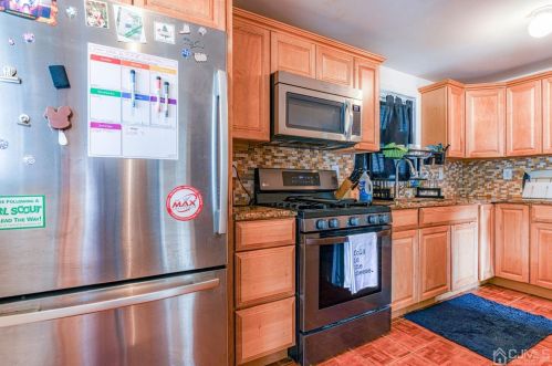 43 Park Ave, Avenel NJ 07001-1456 exterior