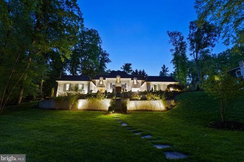 8751 Brook Rd, Mc Lean VA  22102-1507 exterior