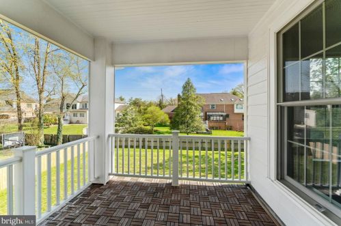 9318 Cranford Dr, Rockville MD 20854-2231 exterior