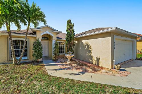 532 Mccomb Ave, Fort Pierce, FL 34953-3811