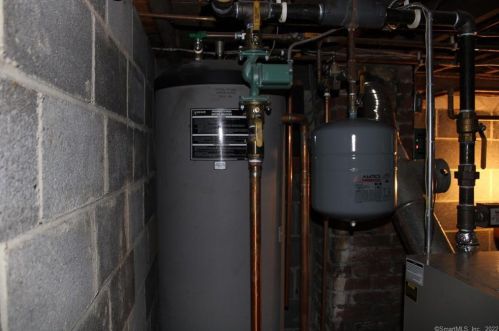 90 Pulaski St, Torrington CT 06790-4636 exterior