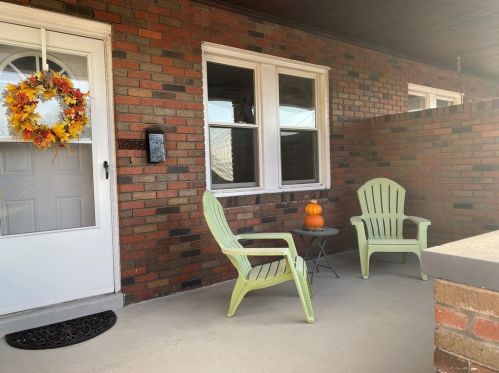 2735 Pyramid Ave, Pittsburgh PA  15227-2506 exterior