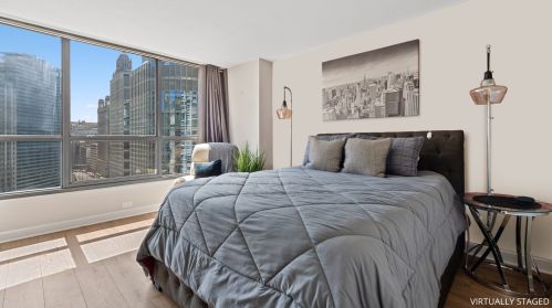 405 Wabash Ave, Chicago IL  60605-1208 exterior