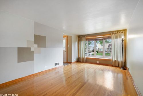 4812 Lockwood Ave, Chicago, IL 60638-1712