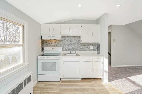 17 Caldwell St, Huntington Station NY 11746-1859 exterior