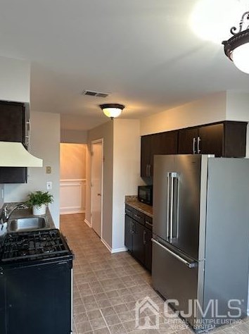 116 Peach St, Avenel, NJ 07001-1002