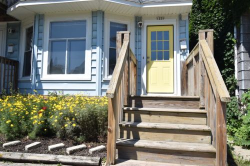 1225 72nd St, Milwaukee, WI 53214-3121