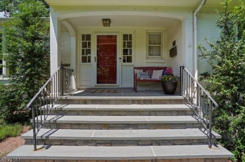 16 Locust Dr, Montclair, NJ 07042-1609