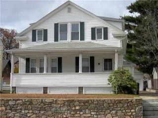 621 Grove St, Woonsocket, RI 02895-5815