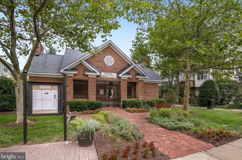 3805 Eisenhower Ave, Alexandria VA 22304-6427 exterior