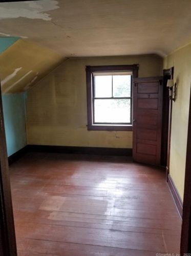 30 Franklin St, Enfield CT 06082-3608 exterior