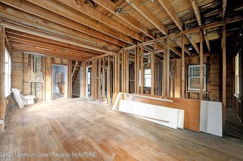 302 4 Ave, Belmar NJ 07719-2155 exterior