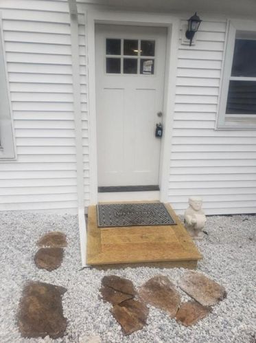 206 Maple Ave, Uncasville CT 06382-2109 exterior