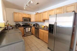 410 Barry Ave, Chicago IL  60657-5541 exterior