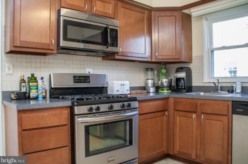 905 1st St, Rockville MD 20850-1444 exterior