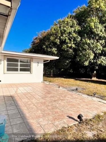 124 Lobster Rd, Fort Pierce FL  34983-1718 exterior