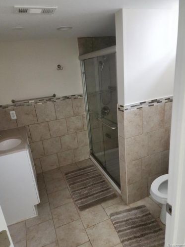 6498 Nightingale St, Dearborn Heights MI  48127-2131 exterior