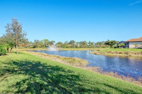 7247 Lantana Cir, Naples FL 34119-9809 exterior