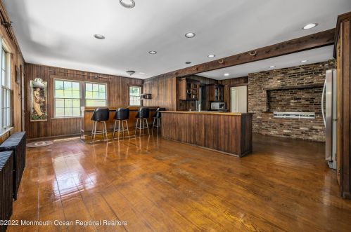 6 Jones Rd, Lacey NJ 08731-3611 exterior