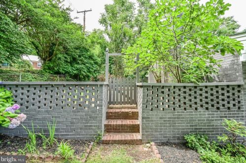 2002 Belle View Blvd, Alexandria VA 22307-1360 exterior