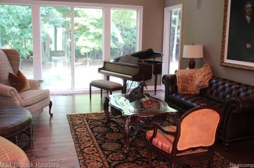 3586 Walnut Brk Dr, Rochester MI 48309-4065 exterior