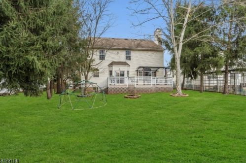 26 Francis Dr, Bridgewater NJ  08807-5714 exterior