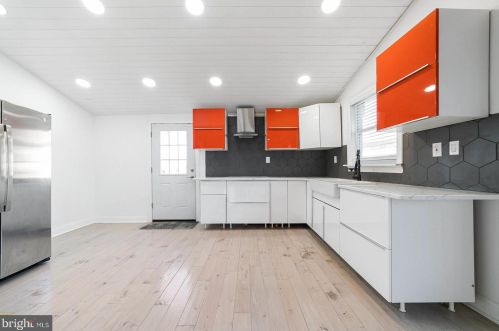 6889 Highland Ave, Camden NJ 08110-6211 exterior