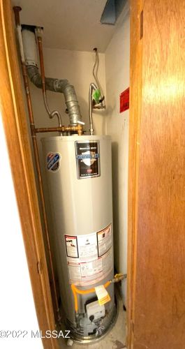 8771 Baker St, Tucson AZ 85710-2617 exterior