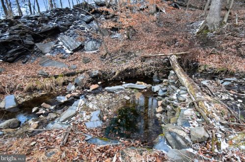 7757 Center St, Slatington PA 18080-3435 exterior