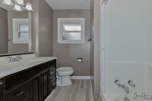 2220 Jackson St, Waukegan IL 60085-7354 exterior